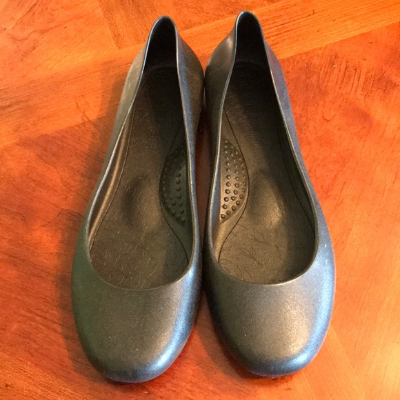 sustainable ballet flats